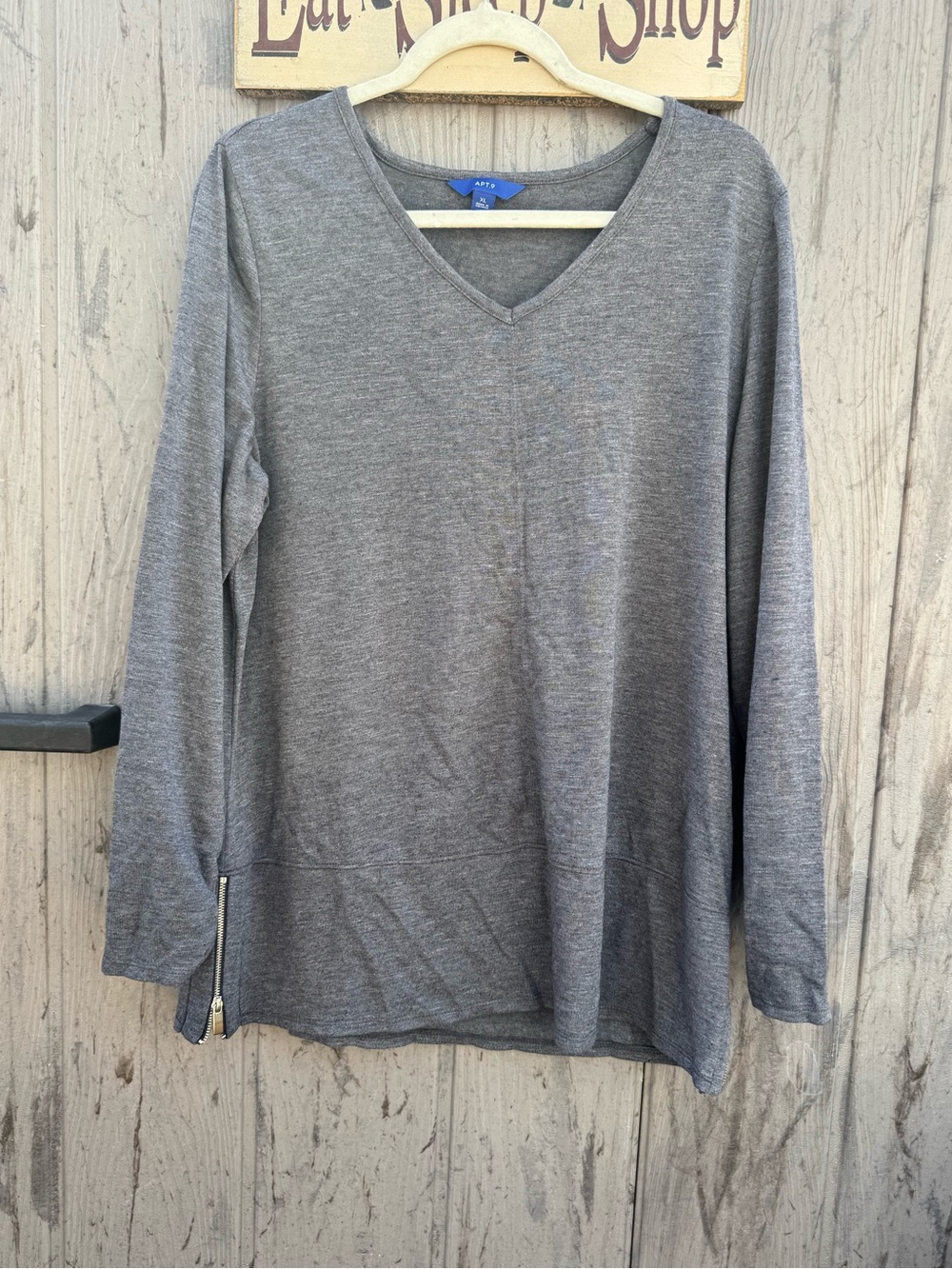 Apt. 9 Gray V-Neck Long Sleeve Top with Side Zip Accent